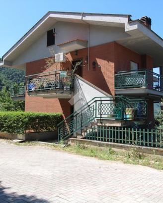 2 LOCALI A SCANDRIGLIA