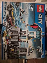lego city  60130 prison island