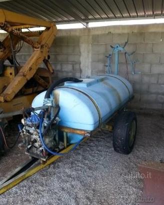 Botte Carrellata di resina 1000lt con barra vignet