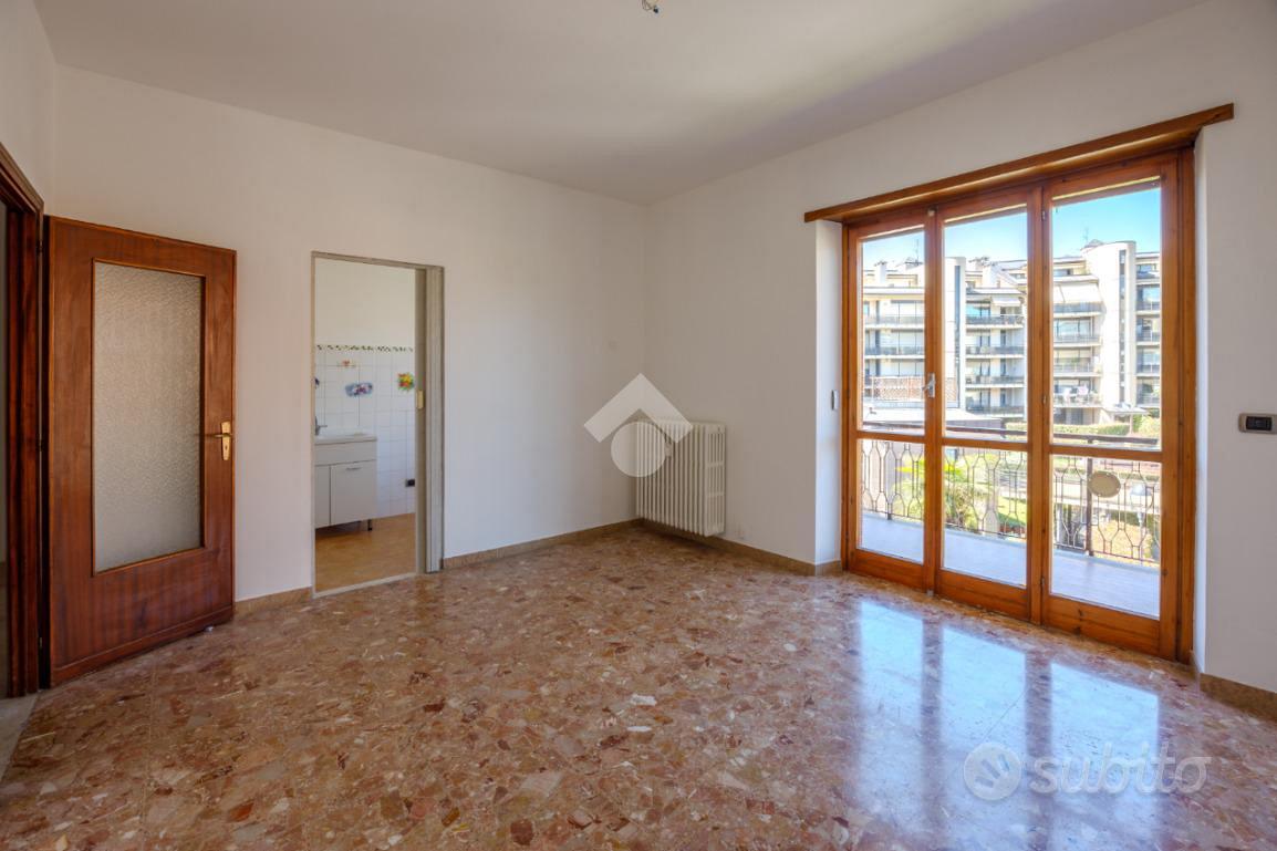 Apartment in Chieri, Torino - Vista 2
