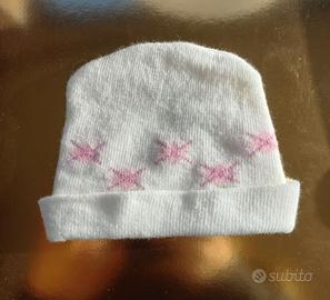 Cappellino neonata color panna con rombi rosa, nas
