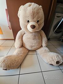Orso di peluche grosso