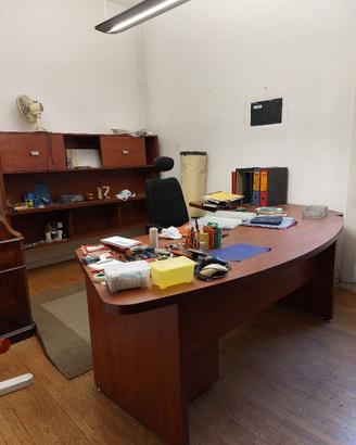 Scrivania con libreria abbinata
