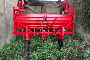 Sarchiatrice 4 file con cassa 6 q,li Botte BARGAM