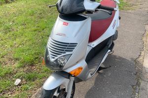 Scooter Aprrilia Leonardo 150 ST