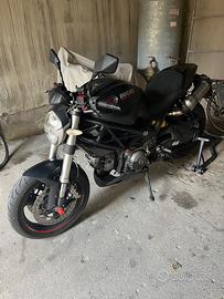 Ducati Monster 696