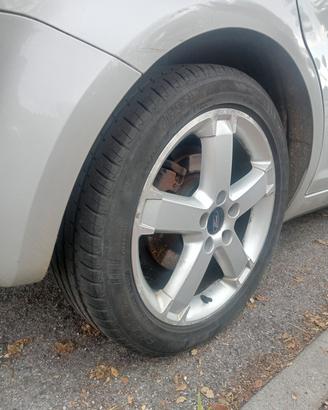 6 cerchi Ford e gomme 205 50 17 