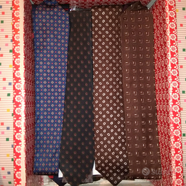 Cravatte da uomo in seta vari tipi