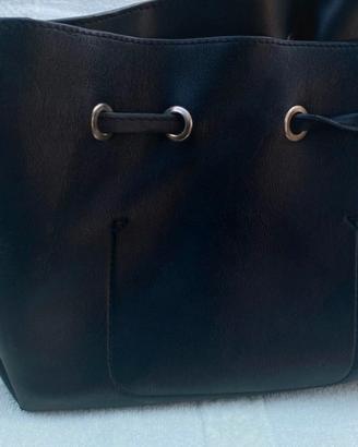 Borsa ecopelle nera a sacchetto Tata