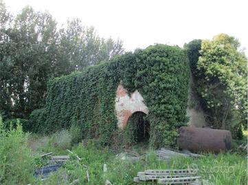 Rustico / Casale di 350 m² con più di 5 locali a A