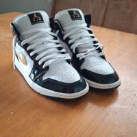 Air Jordan 1 High OG "Black and Gold"