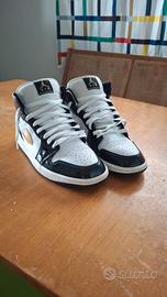 Air Jordan 1 High OG "Black and Gold"