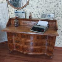 Cassettone antico con ribaltina