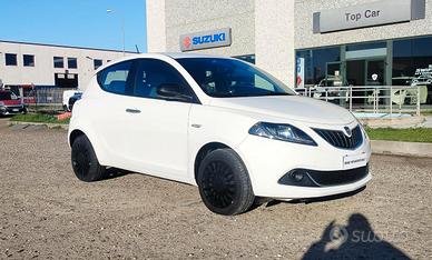 Lancia Ypsilon 1.0 firefly hybrid Silver s&s 70cv