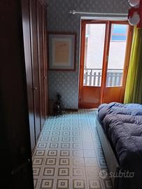 Tre ampie camere camere o intero appartamento