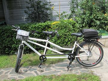 Tandem a pedalata assistita