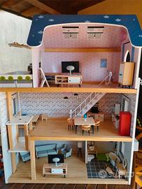 Casa per bambole in legno