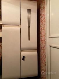 Mobiletto con asse da stiro pieghevole