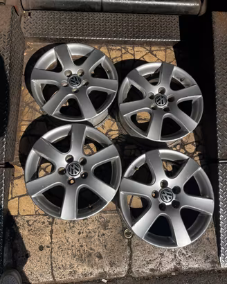 Cerchi in lega 15” Volkswagen Polo