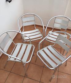 Quattro sedie in allumnio impilabili