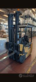 carrello elevatore frontale muletto caterpillar