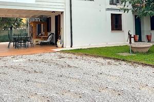 Appartamento indipendente con ampio giardino