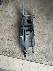 Taglia mattonelle grande