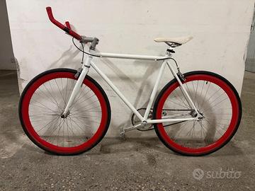 Bella bicicletta sportiva