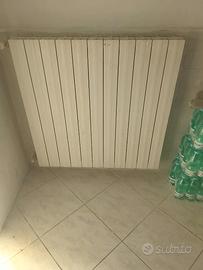 3 Termosifoni / Termoriscaldatori bianchi usati in