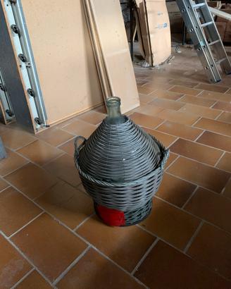 Damigiana vino con rubinetti