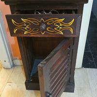 Mobiletto in arte povera