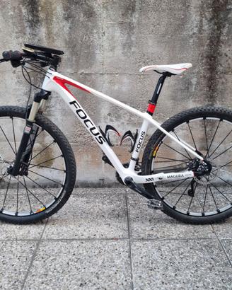MTB Focus Carbonio con freni a disco