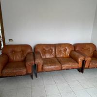 Divano e poltrone in pelle vintage