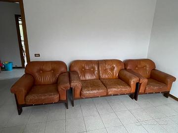Divano e poltrone in pelle vintage