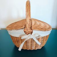 Cesta in vimini foderata con manico e coperchio