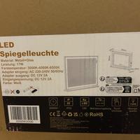 Specchio rettangolare illuminato sul bordo