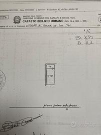 Posto auto con cantina