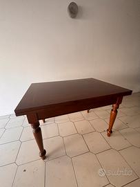 Tavolo in legno allungabile