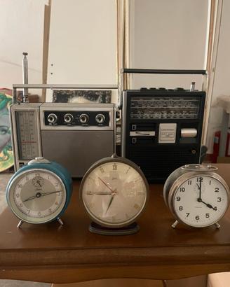Lotto di radio e sveglie vintage anni 60/70/80