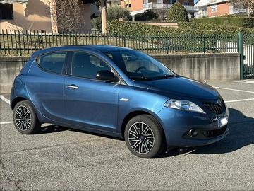 Lancia Ypsilon 1.0 Firefly Hybrid Silver