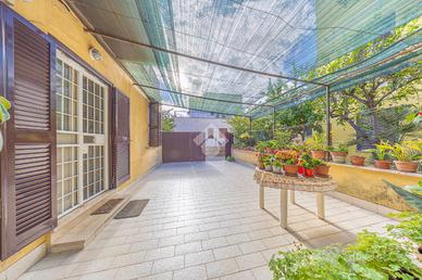 PORZIONE DI BIFAMILIARE A ROMA