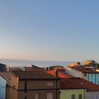 Casa sungola su tre piani