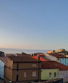 Casa sungola su tre piani