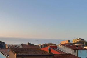 Casa sungola su tre piani