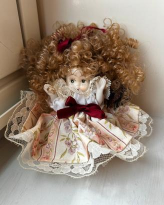 Bambola di porcellana