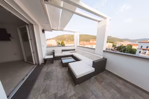 Terrazza fronte mare bosa marina
