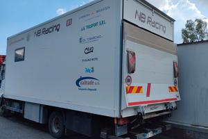 Iveco 80 con sponda idraulica