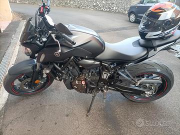 Moto naked Yamaha mt-07  2020