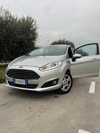 Splendida Ford Fiesta titanium (benz-Gpl)