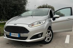 Splendida Ford Fiesta titanium (benz-Gpl)